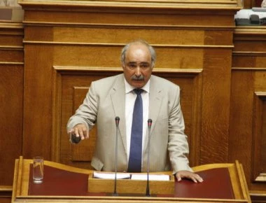 Μ. Μπόλαρης: Ζητά την απόσυρση της διάταξης που επιτρέπει στα ομόφυλα ζευγάρια να γίνουν ανάδοχοι γονείς